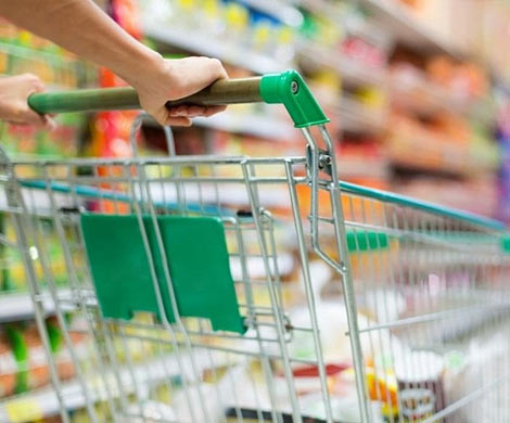 Малообеспеченные семьи с детьми получат продуктовые карты