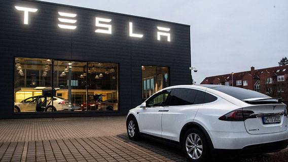 Маск сообщил, что акции Tesla будут «раздавлены, как суфле под кувалдой», если компания не будет контролировать расходы