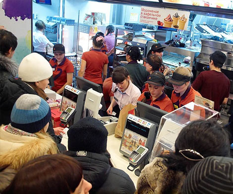 McDonald’s предлагает оплатить свой заказ обнимашками