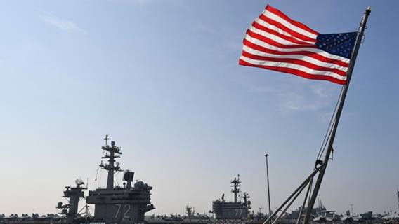 Медицинский сотрудник ВМФ США выстрелил в двух моряков, а затем был убит на военной базе