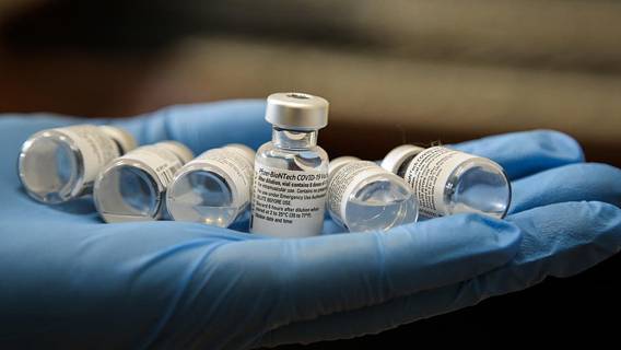 Медрегулятор США отклонил план введения третьей дозы вакцины Pfizer