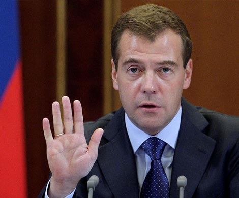 Медведев назвал ошибкой МВФ сотрудничество с Украиной