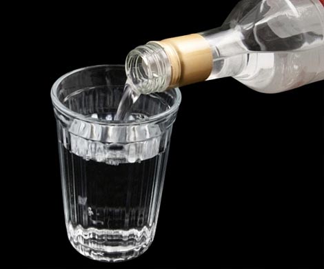Минфин: бутылка водки не может стоить 100 рублей