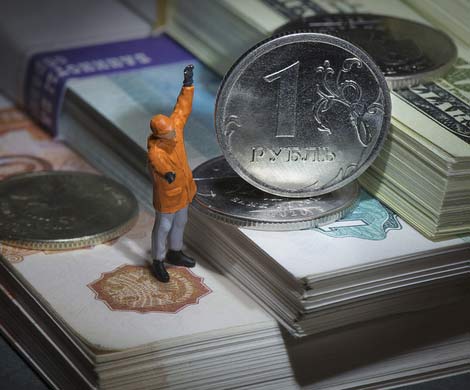 Минфин ждет укрепления рубля, а пока он падает