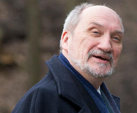 Министр обороны Польши назвал крушение самолета Качиньского терактом