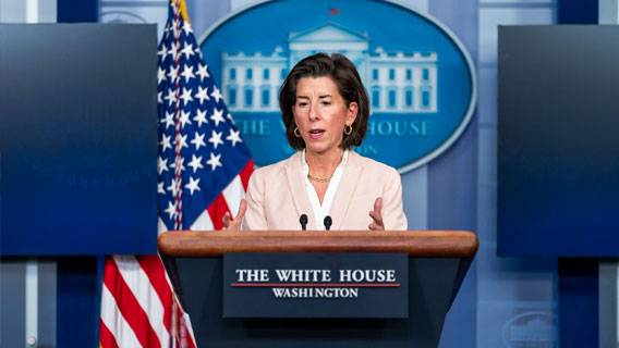 Министр торговли США заявила, что китайские компании, помогающие России, могут столкнуться с последствиями