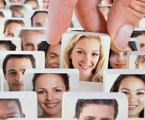 Мошенники выманивали деньги, выдавая себя за стюардесс в Tinder