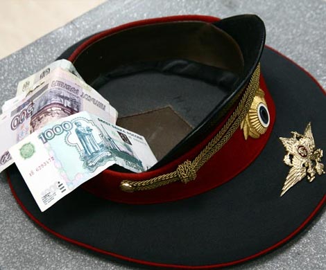 Муж на нары – жена на Канары?