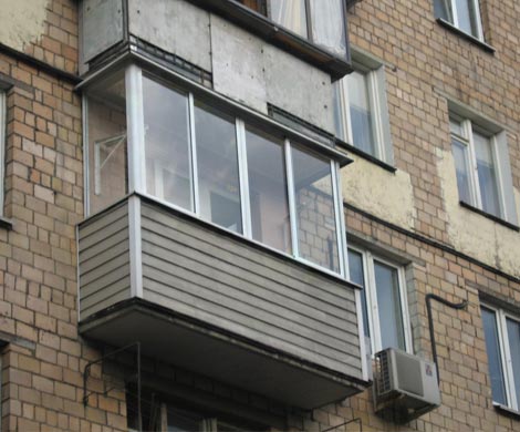 Мужчина спрыгнул с балкона, пытаясь убежать от полиции в Москве