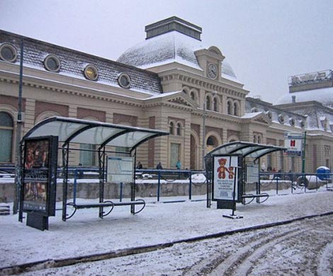 Мужчина умер на остановке общественного транспорта в Барнауле‍