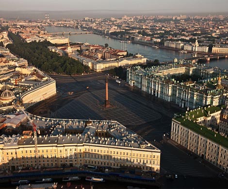 На британского подростка в центре Петербурга упал фрагмент фасада здания