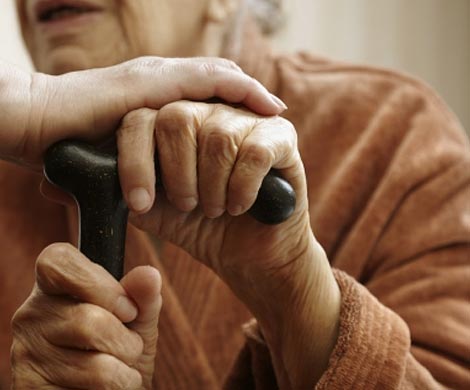 На Камчатке 78-летняя пенсионерка до смерти избила сына костылём