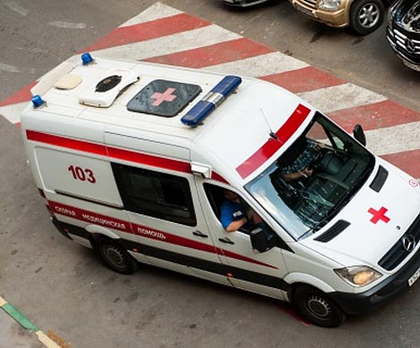 На козырьке подъезда на западе Москвы обнаружили труп