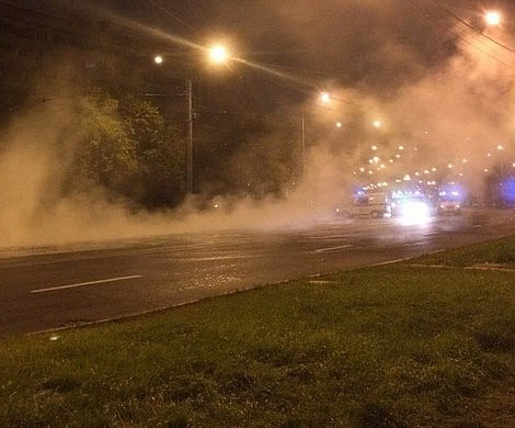 На Наличной улице в Петербурге прорвало трубу с кипятком