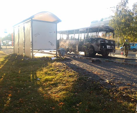 На Октябрьском в Кемерове загорелась маршрутка