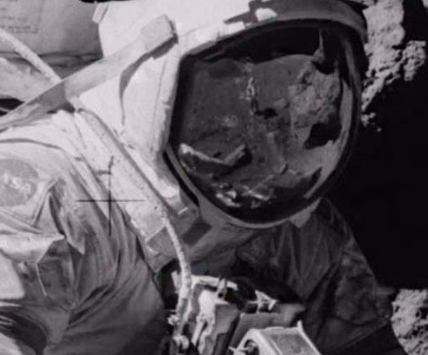 На снимках NASA с Луны нашли человека без скафандра