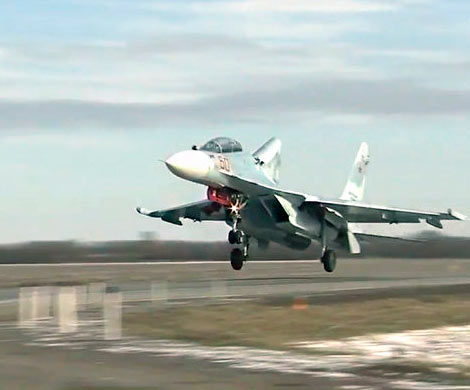 На трассе под Ростовом приземлились три боевых самолета