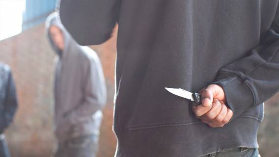 На вокзале Парижа мужчина с колющим оружием совершил нападение на пассажиров