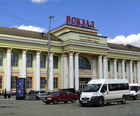 На вокзале в Екатеринбурге рядом с пассажиркой обвалился потолок