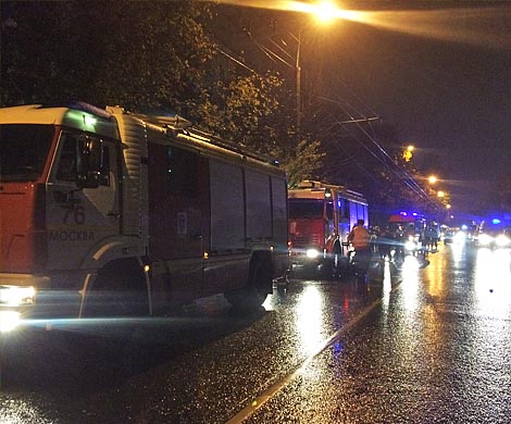 На юго-востоке Москвы загорелся магазин, расположенный в жилом доме