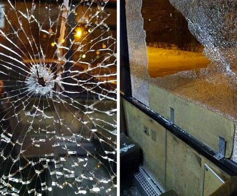 На юго-западе Петербурга обстреляли пассажирский автобус‍