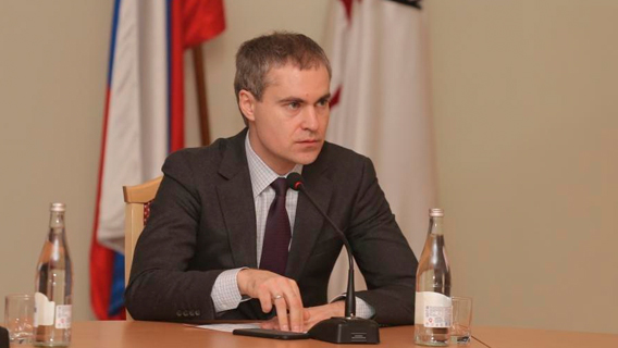 Над Пановым тучи ходят хмуро