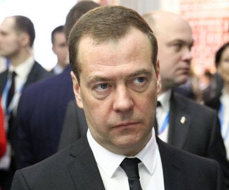 «Народная любовь»: кортеж Медведева угодил в неприятную ситуацию в Краснодаре