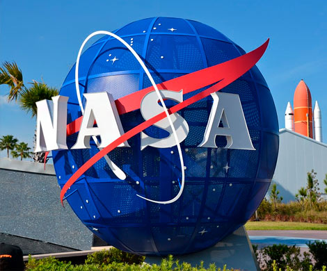 NASA показало на видео промчавшийся мимо Солнца состав из трех НЛО‍