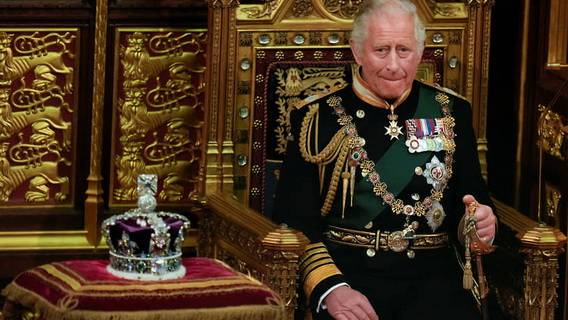 Насколько популярна монархия при короле Карле в преддверии его коронации?