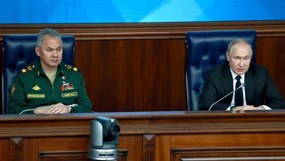 «НАТО – наиболее вероятный противник»: Путин и Шойгу на коллегии МО РФ напомнили Вашингтону о российской ядерной триаде