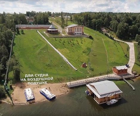 Навальный показал имение Медведева на площади 80 га