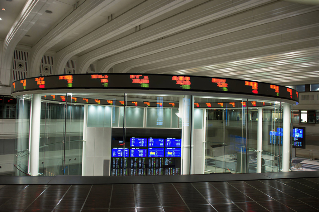 Нефть дешевеет. Как война с Ираном перекроила прогнозы для российского рынка