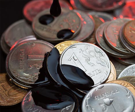 Нефть вновь дешевеет и тащит за собой рубль