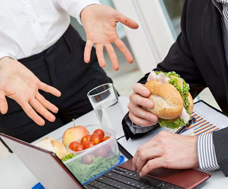 Обеды на рабочем месте негативно влияют на продуктивность