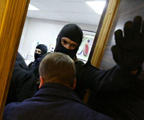 Обыскивают все те же
