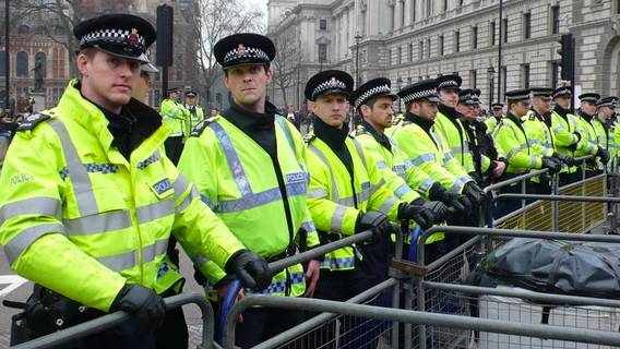 Офицер полиции Лондона осужден за участие в неонацистской группировке