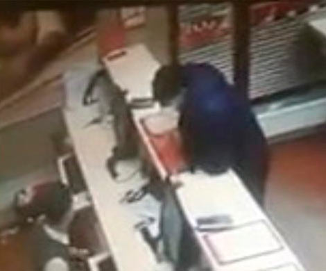 Ограбление салона сотовой связи в Новочеркасске попало на видео