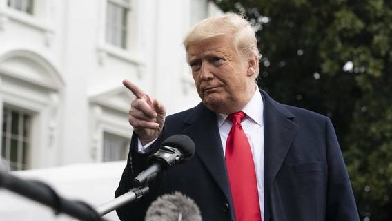 Опрос о республиканских президентских праймериз показал, что Трамп увеличивает отрыв от Десантиса