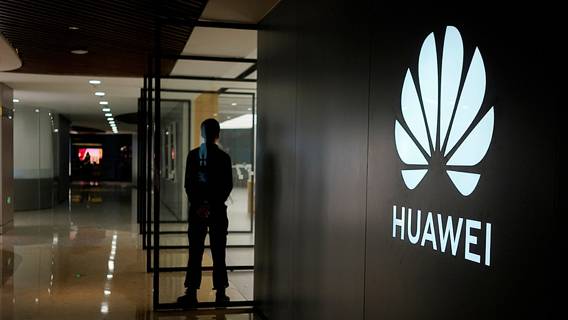 Основатель Huawei заявил, что будет стремиться нанимать больше талантливых специалистов по всему миру