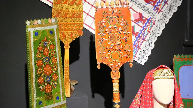 От прабабушек до космоса: выставка «На Красную горку» в Галерее Ходынка