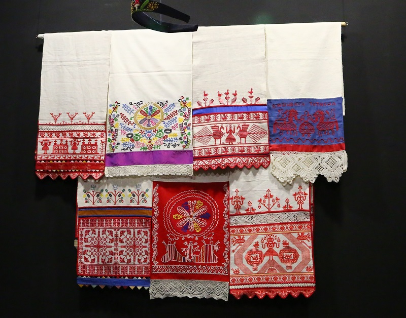 От прабабушек до космоса: выставка «На Красную горку» в Галерее Ходынка