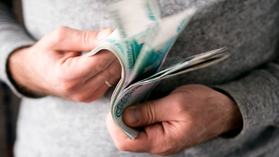Пенсии на уровне МРОТ защитят от арестов