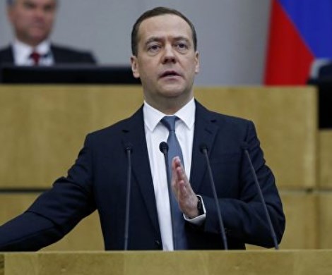 Пенсионерам на радость: Медведев рассказал о дополнительных выплатах
