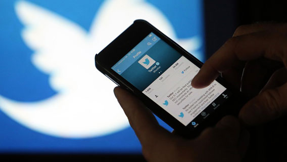 Перед тем как Twitter был взломан, на другом онлайн-форуме предлагались аккаунты на продажу