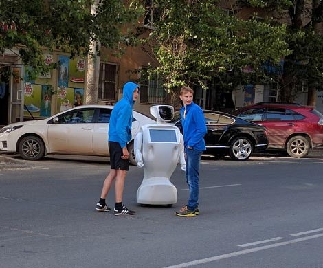 Пермский робот устроил пробку на дороге 