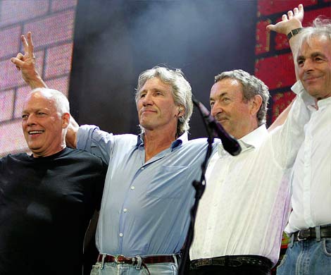 Pink Floyd сняли новый клип на границе Казахстана и Узбекистана
