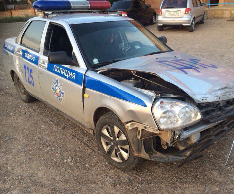 Под Астраханью пьяный водитель «Камаза» протаранил автомобиль ДПС