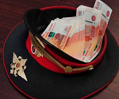 Полицейский попался на взятке от ритуального агентства в Новосибирске