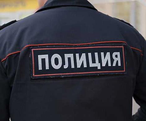 Полицейский расстрелял сумасшедшего с ножом возле избирательного участка в Тольятти