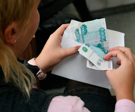 Половина россиян получает зарплату в конвертах 